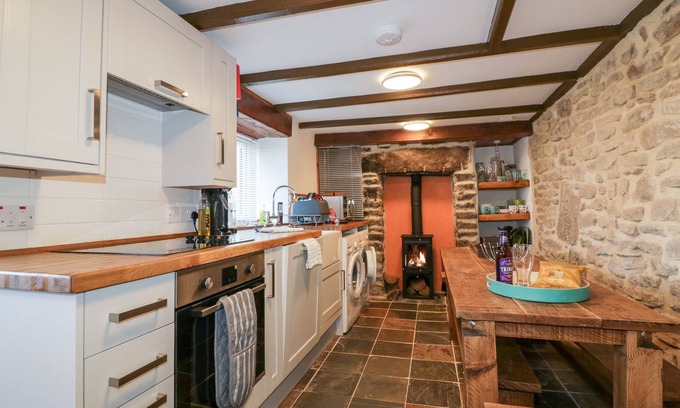 Pendeen Cottage | CHI LOWEN, pet friendly, character holiday cottage in Pendeen