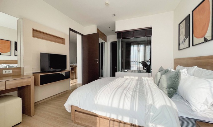 Bang Rak Apartment | Chic 1-bedroom with AC, WiFi, fitness room in vibrant Krung Thep