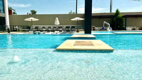 McNeil Apartment | Chic 1 Bed Apt Pool And Fitness