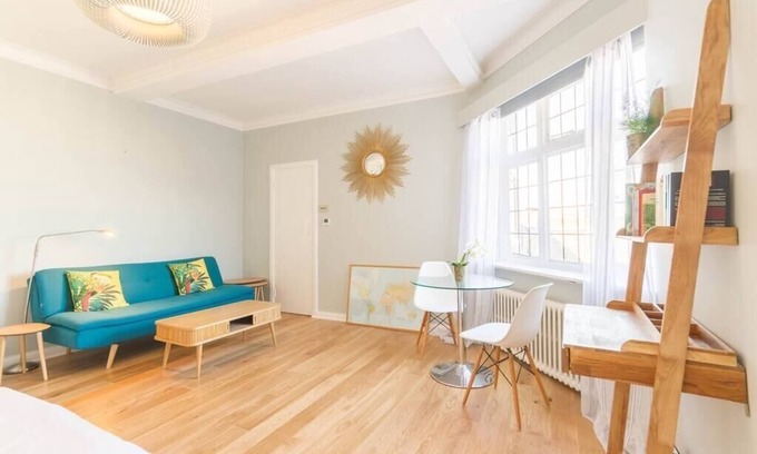 St. Pancras Apartment | Chic 1 Bed Studio Flat in Popular Bloomsbury