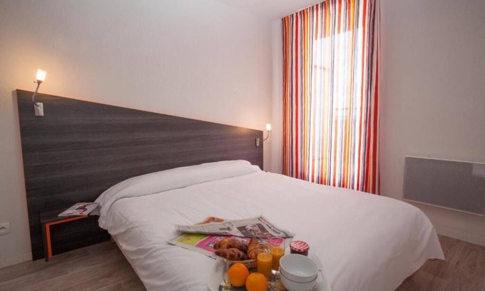 Chevilly-Larue Hotel | Chic 1BR Apartment: WiFi & Easy Public Transport Access for City Explorers