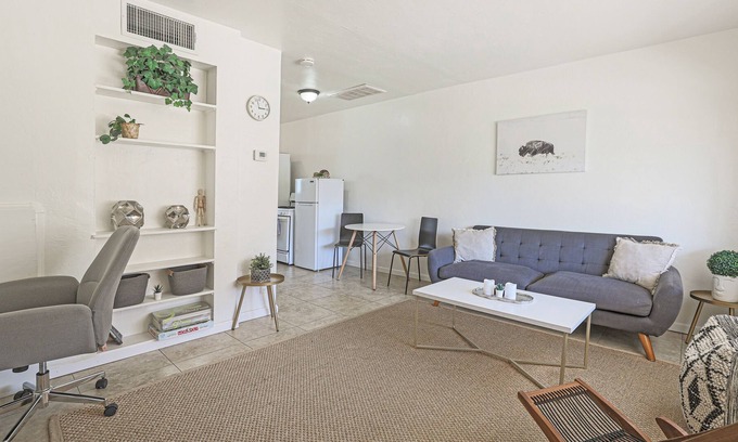 Governmental Mall Apartment | Chic 1BR, mins to ASU downtown Phoenix + Workspace