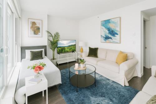 Downtown Eastside Apartment | Chic 2-Bedroom Getaway near Breweries and Local Cafés