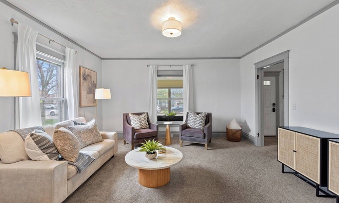 Lake Geneva House | Chic 3 bedroom Get-a-way in downtown Lake Geneva