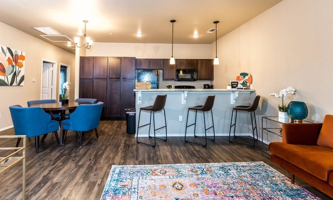 Lubbock Apartment | Chic 3BR Apt Minutes to Downtown Pool & Gym