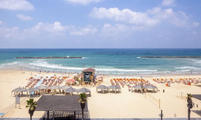 Kerem HaTeimanim Apartment | Chic 3BR Apt on the Beach by Sea N' Rent