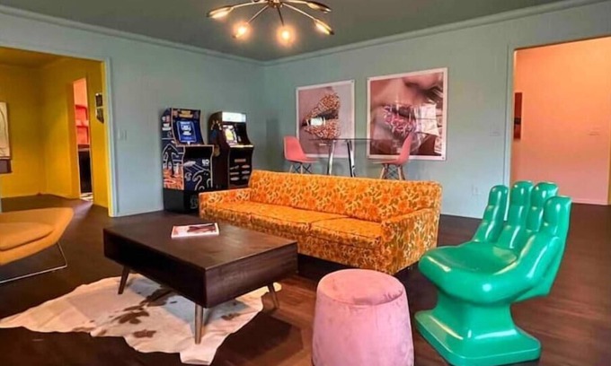 Central Oklahoma City House | Chic 50s Time Capsule Downtown/OU Med/OK Capitol