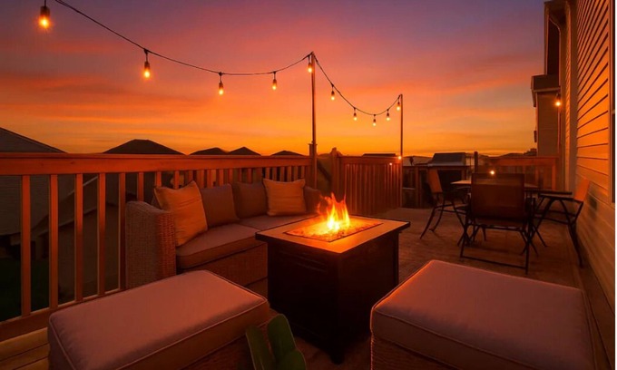 Southeast Edmonton House | Chic 6BDRM Getaway - KingBed - Patio - BBQ - Garage - Wifi