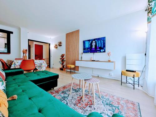 Fontenay-aux-Roses Apartment | Chic and spacious appartment with balcony