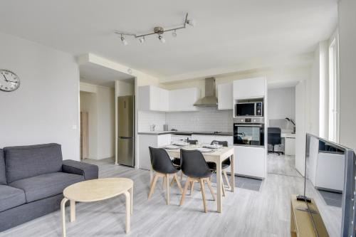 Cergy Apartment | Chic and spacious apart with parking