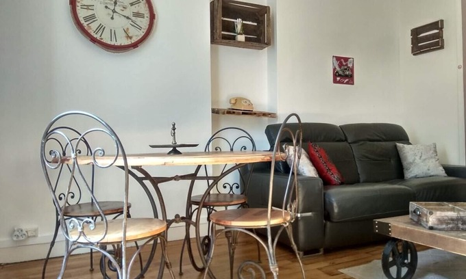 Saint-Denis Apartment | Chic apart with parking near Paris