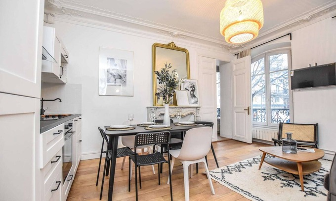 10th Arrondissement Apartment | Chic apartment - 3BR/8P - Canal Saint-Martin