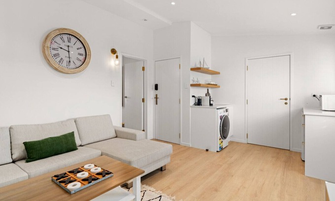 Mission Bay Apartment | Chic Exec Apart w/Free Parking, Wifi & Netflix