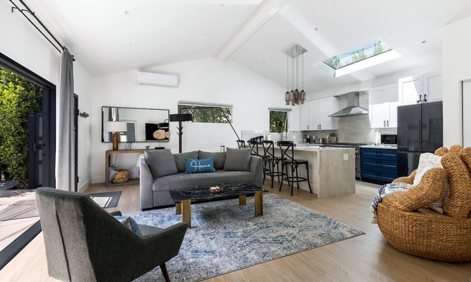 Culver - West House | Chic Family Fun in Brentwood's Best Location