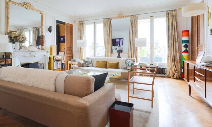 Champs-Elysees Apartment | Chic Flat 2 Rooms Georges V