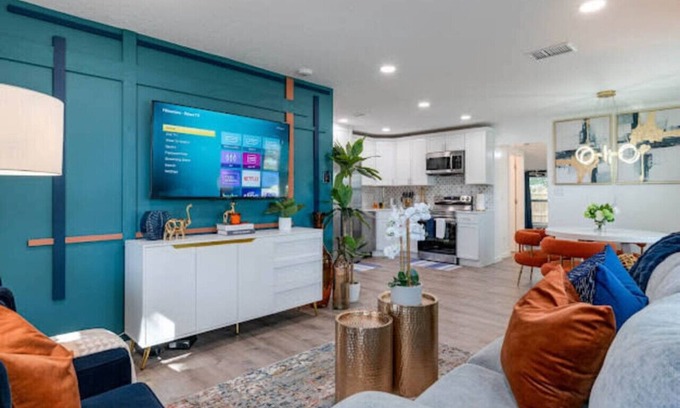 Pinellas Park House | Chic Getaway in Pinellas Park!
