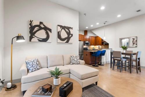 Galindo House | Chic & Homey 3-BR Close to Downtown Heart of 704