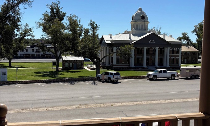 Mason Hotel | Chic hotel with balcony with WiFi in charming downtown Mason, prime location