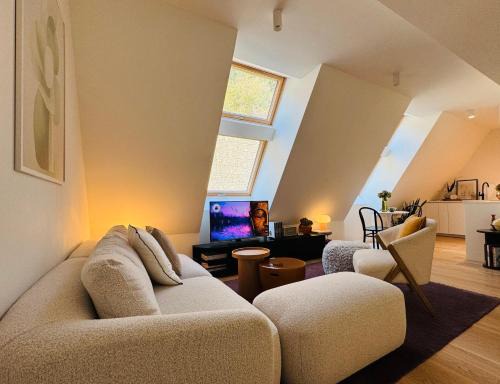 Old Town Apartment | Chic Loft by Castle&Danube Old town Free Parking
