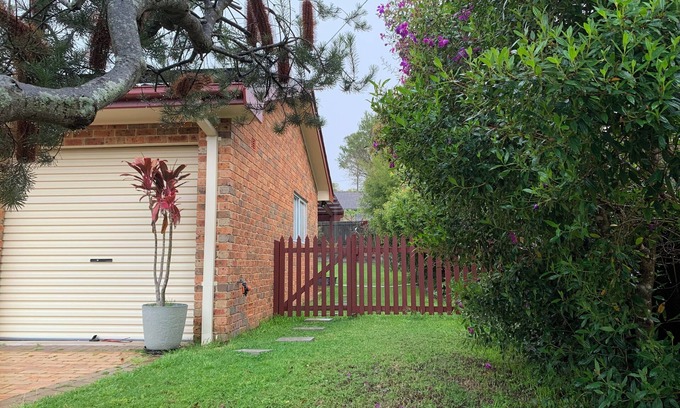 Mount Colah House | Chic Modern Getaway with Stunning garden view Granny Flat in MC 2079