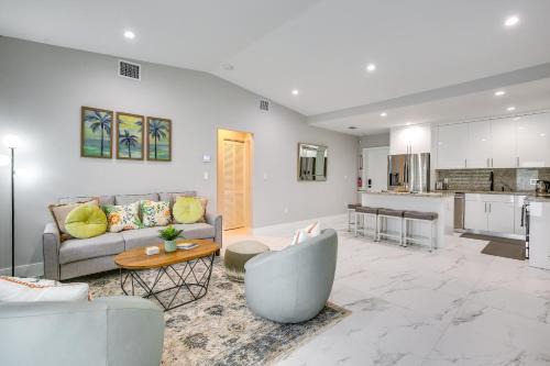 North Miami House | Chic North Miami House about 7 Mi to Hard Rock Stadium