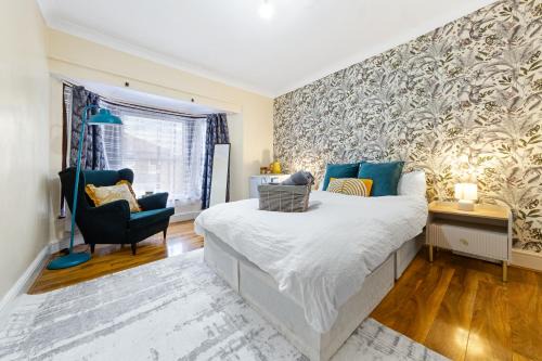 Hoe Street House | Chic Private Bedroom In Central London Near Tube - Bedroom1
