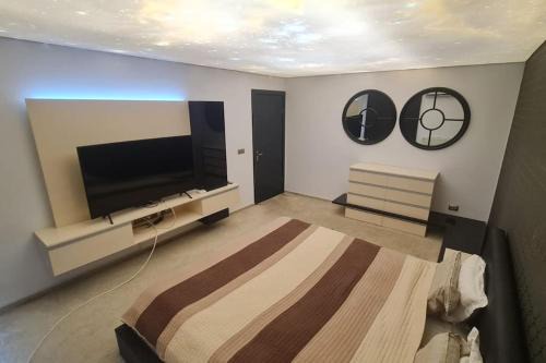 Cluj-Napoca Villa | Chic Retreat in Bună Ziua - Jacuzzi, Outdoor Gym, BBQ, Parking