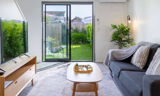 Riccarton Apartment | Chic Riccarton Stay with Parking + Outdoor Space