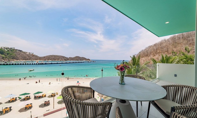 Santa Maria Huatulco Condo | Chic Santa Cruz Retreat on Swimmable Beach