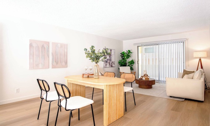Wilshire Montana Apartment | Chic Santa Monica Stay, Walk to Montana, Pool & BBQ