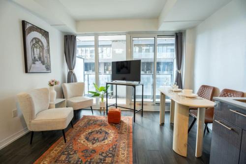 Garden District Apartment | Chic Studio APT with private balcony and fast Internet