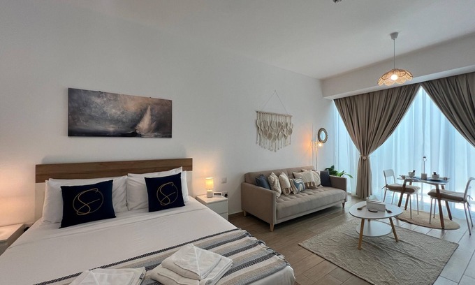 Abu Dhabi City Center Apartment | Chic studio in cool Yas Island, Abu Dhabi with WiFi, AC, fitness room