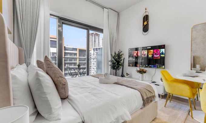 Nad Al Sheba Apartment | Chic Studio with Private Balcony