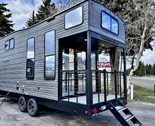 Quitman House | Chic Tiny House with Lofted Interior Perfect for a Family Escape in Texas