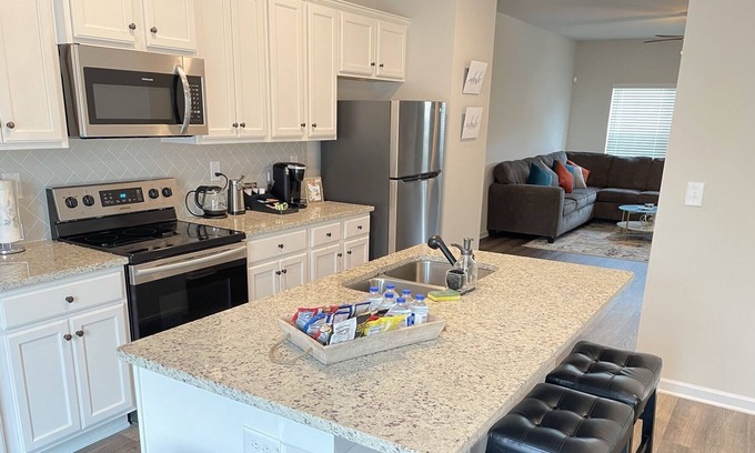 East Point House | Chic Townhouse Minutes From Airport | sleeps 7