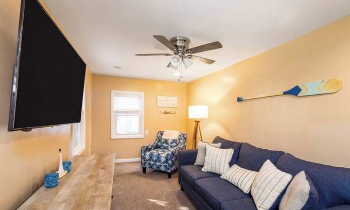 St. Leonard's Tract House | Chic Ventnor Apartment: Close to AC, Walk to Beach