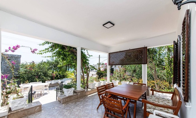 Bodrum City Center Apartment | Chic Villa w Fireplace, BBQ 5 min to Beach