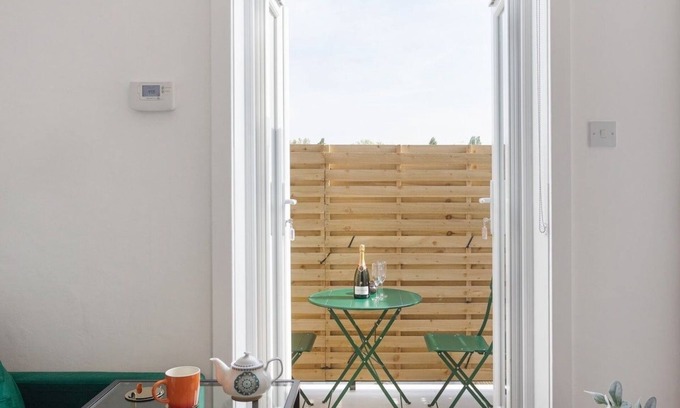 Kensal Green Apartment | Chic2BedBalcony10minNotting Hill