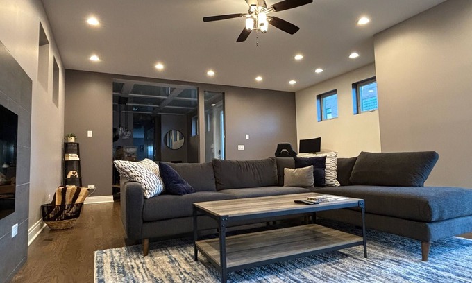 East Village Condo | ChiCasa West Town Paradise