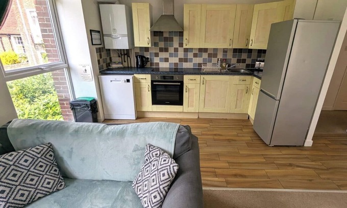 Chichester Apartment | Chichester City Centre Apartment, Sleeps 4, family friendly.