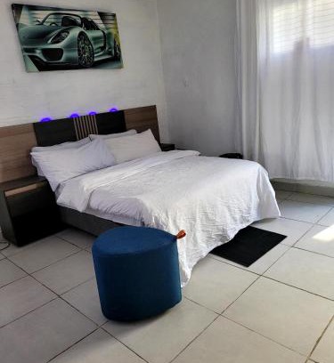Rustenburg Apartment | Chikos guest house