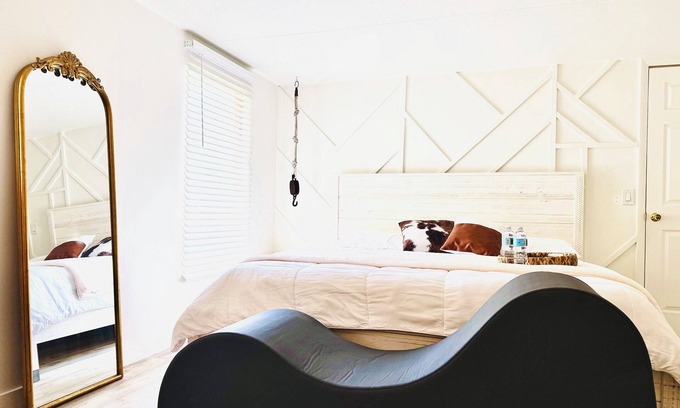 Kissimmee Apartment | Chill & Think, a space for you, King Bed near parks and MCO