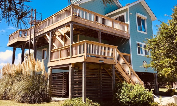 South Nags Head House | Chillin' Ri' Cheer in South Nags Head with the classic charm of the Outer Banks
