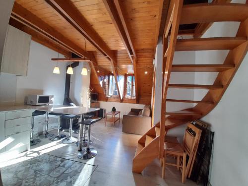 Pla de l'Ermita Apartment | Chimenea y piscina-Dúplex perfecto para todo el año - Herbasabina 4