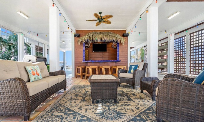 Terramar Beach House | Chiquita Escape - Canal Front Retreat