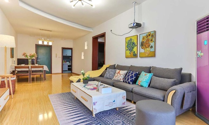 Yuzhong Apartment | Chongqing Yuzhong·HongYaDong· Locals Apartment 00171430