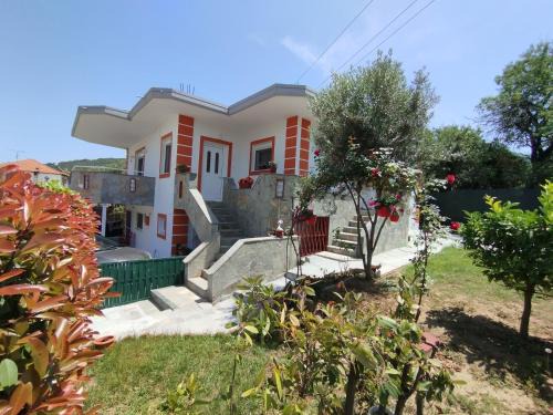 Stavros House | CHRISTIAN house