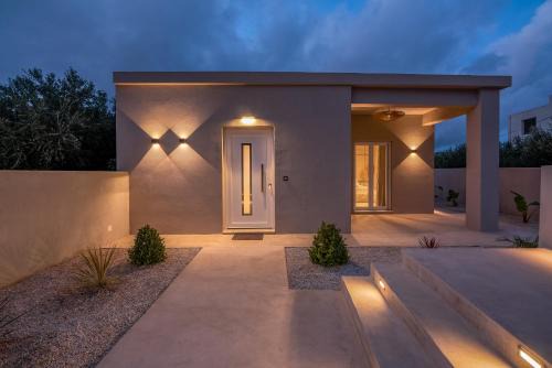 Platanos House | Christini Secrets