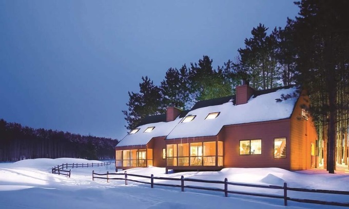 Wisconsin Dells Resort | Christmas Mountain Village Resort fully stocked w/13 ski hills, 27 hole golf, tennis courts & more