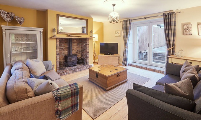 Beadnell Cottage | Church Cottage - Beadnell - sleeps 6 guests in 3 bedrooms